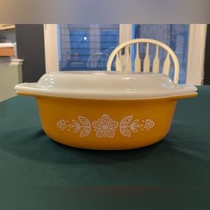 Vintage Pyrex baking dish